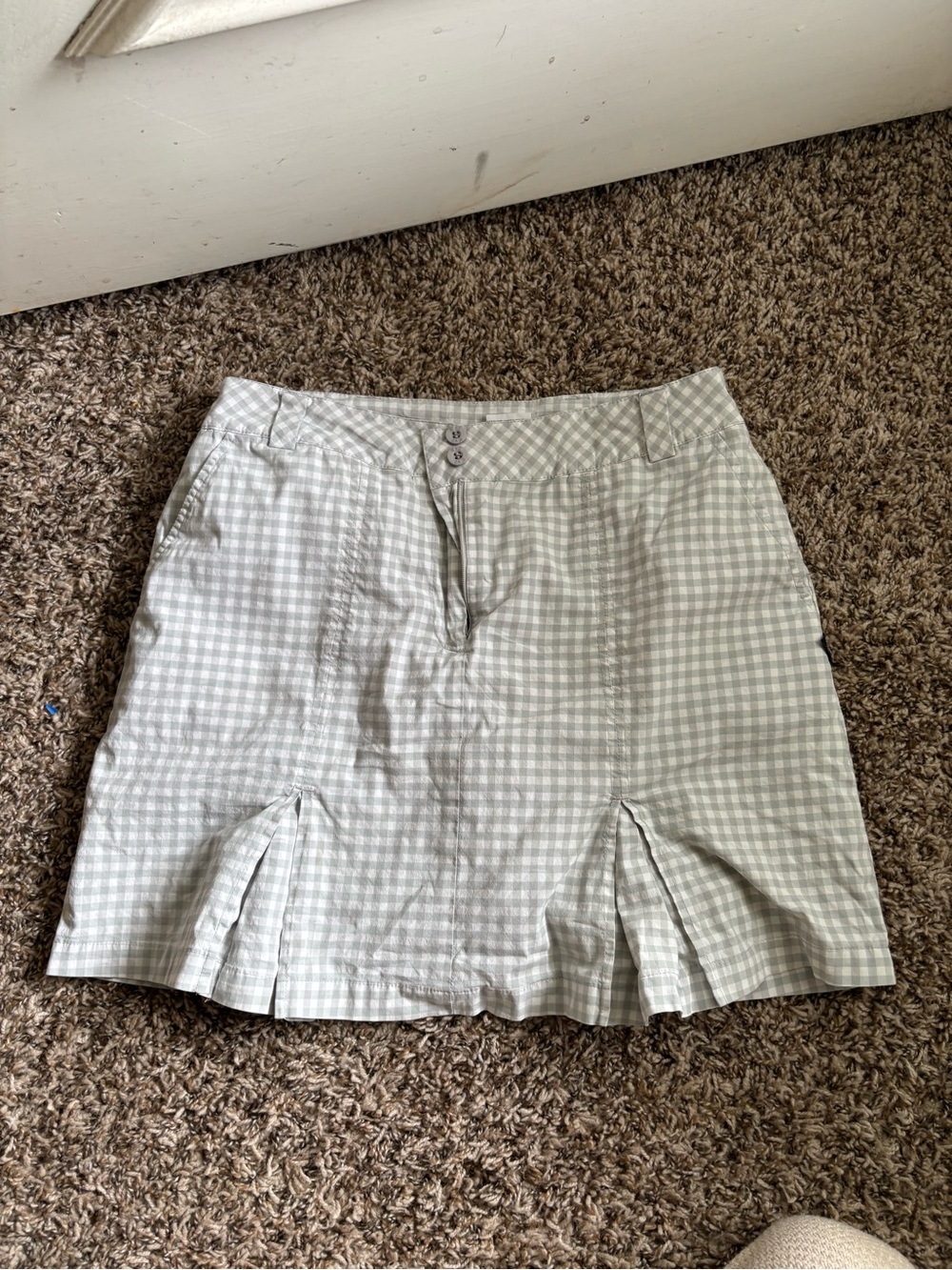 nvo by Lanctot Light Gray & White Gingham pleated athletic tennis skort